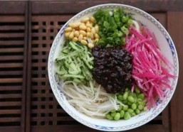 娱乐吃瓜酱暖心吃面,品味生活，共享美好时光